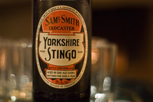 Etikett des Yorkshire Stingo, gebraut in der Smauel Smith Old Brewery