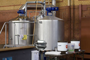 Brewbaker-Brauanlage und die Versuchsbrauanlage