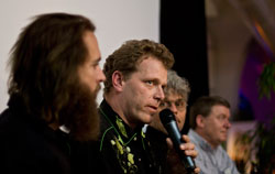 Podiumsdiskussion auf dem Brau Kunst Live! Festival 2013: v.l.n.r Greg Koch (Co- Founder & CEO, Stone Brewing Co.), Eric Toft (Braumeister, Private Landbrauerei Schönram), Eddie Szweda (Inhaber, Midtfyns Bryghus), Mike Morris (Export Manager, St. Austell)