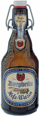 Das Bier Bergbräu Hefe-Weizen wird hier als Produktbild gezeigt.