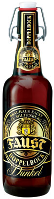 Das Bier Faust Doppelbock Dunkel wird hier als Produktbild gezeigt.