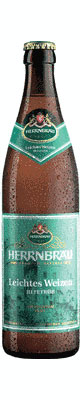 Das Bier Herrnbräu Leichtes Weizen wird hier als Produktbild gezeigt.