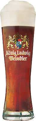 Das Bier König Ludwig Weissbier Dunkel wird hier als Produktbild gezeigt.