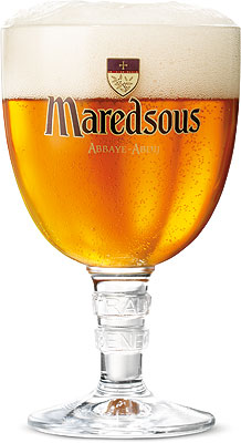 Das Bier Maredsous Triple / Tripel wird hier als Produktbild gezeigt.