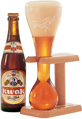 Das Bier Pauwel Kwak wird hier als Produktbild gezeigt.
