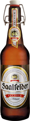 Das Bier Saalfelder Premium Pilsner wird hier als Produktbild gezeigt.