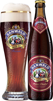 Das Bier Sanwald Weizen Dunkel wird hier als Produktbild gezeigt.
