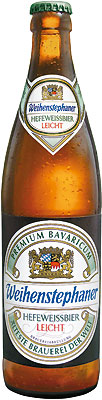 Das Bier Weihenstephan Hefeweissbier Leicht wird hier als Produktbild gezeigt.
